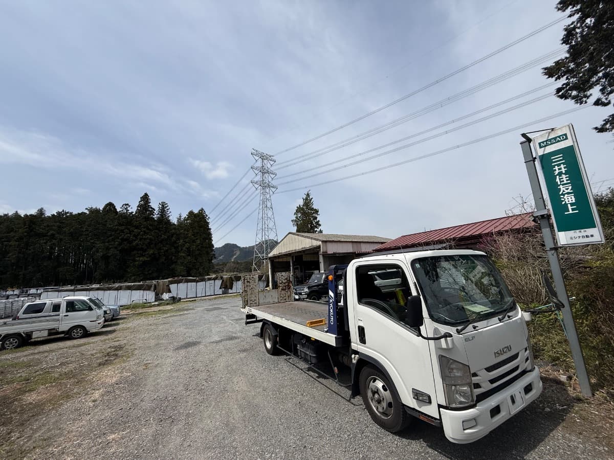 栃木県宇都宮市でのトヨタ ランドクルーザーのレッカー搬送救援の様子