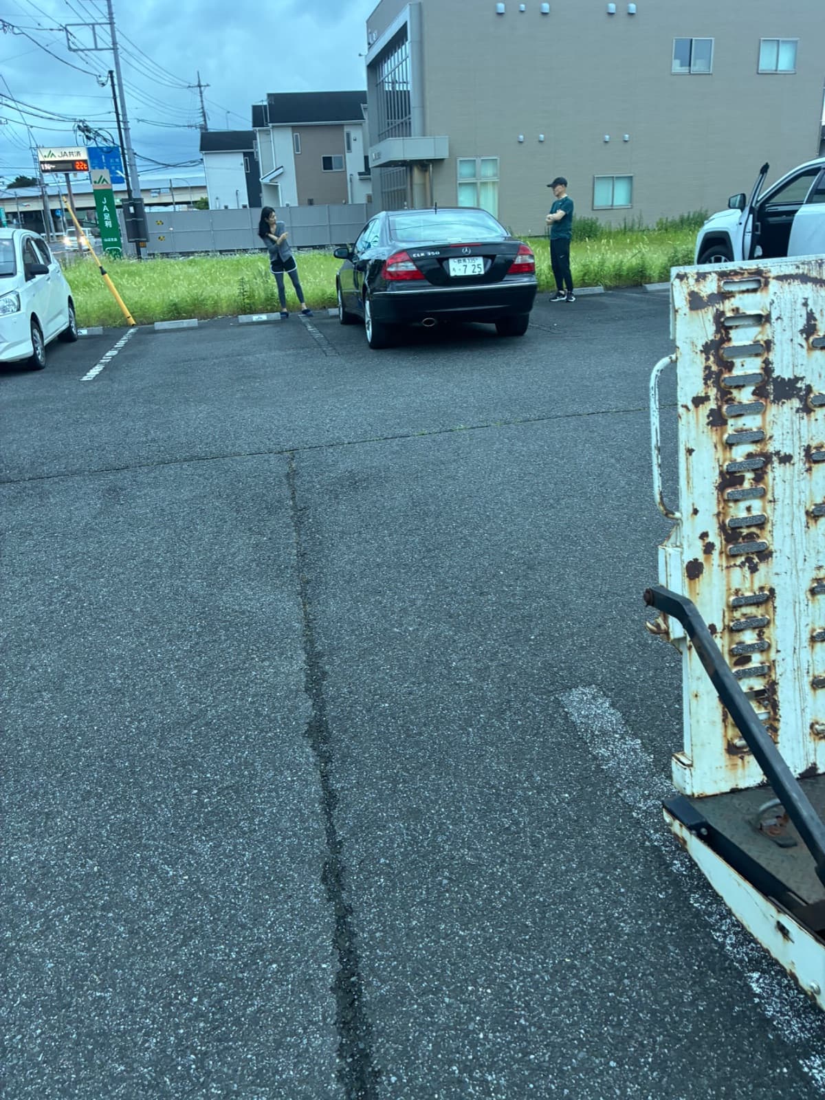 栃木県足利市でのメルセデス CLKのパンク・タイヤトラブル救援の様子