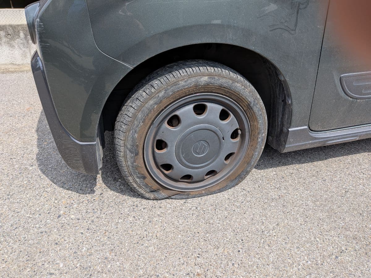 群馬県太田市でのスズキ スペーシアのパンク・タイヤトラブル救援の様子