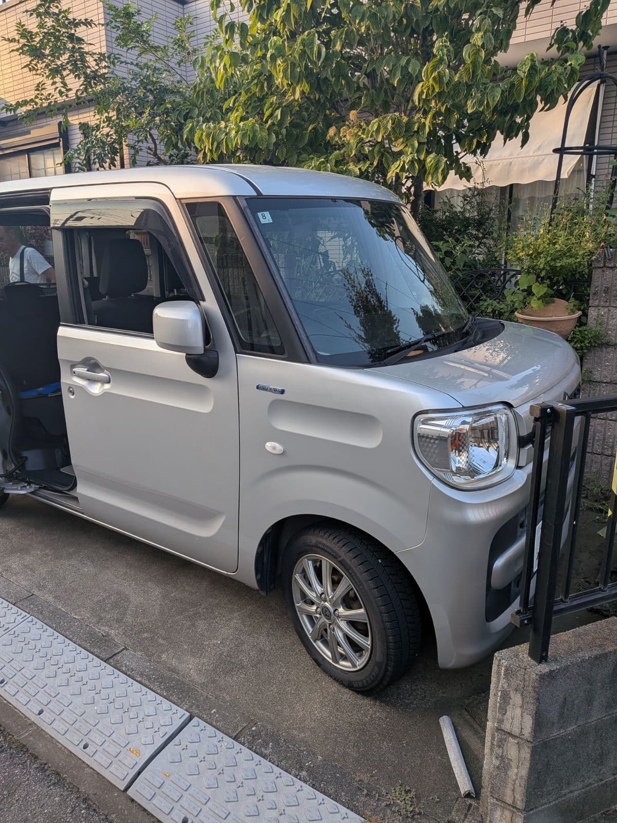 埼玉県北本市でのスズキ スペーシアのバッテリー上がり救援の様子