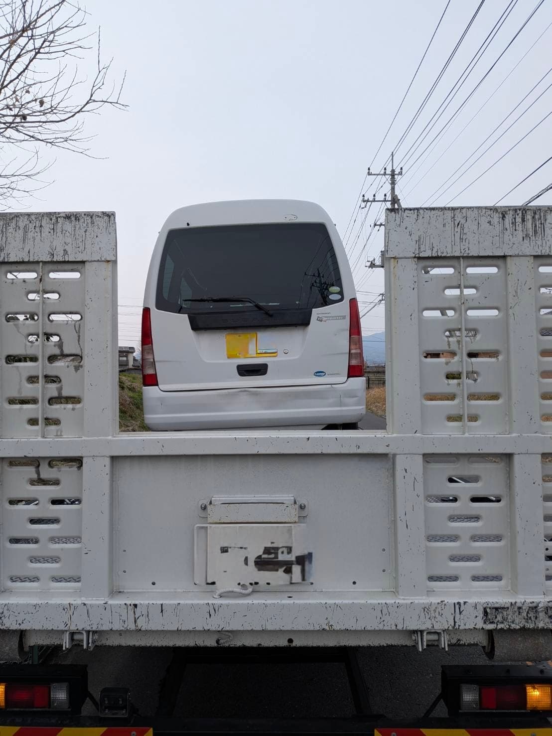 群馬県前橋市でのスバル サンバーのレッカー搬送救援の様子