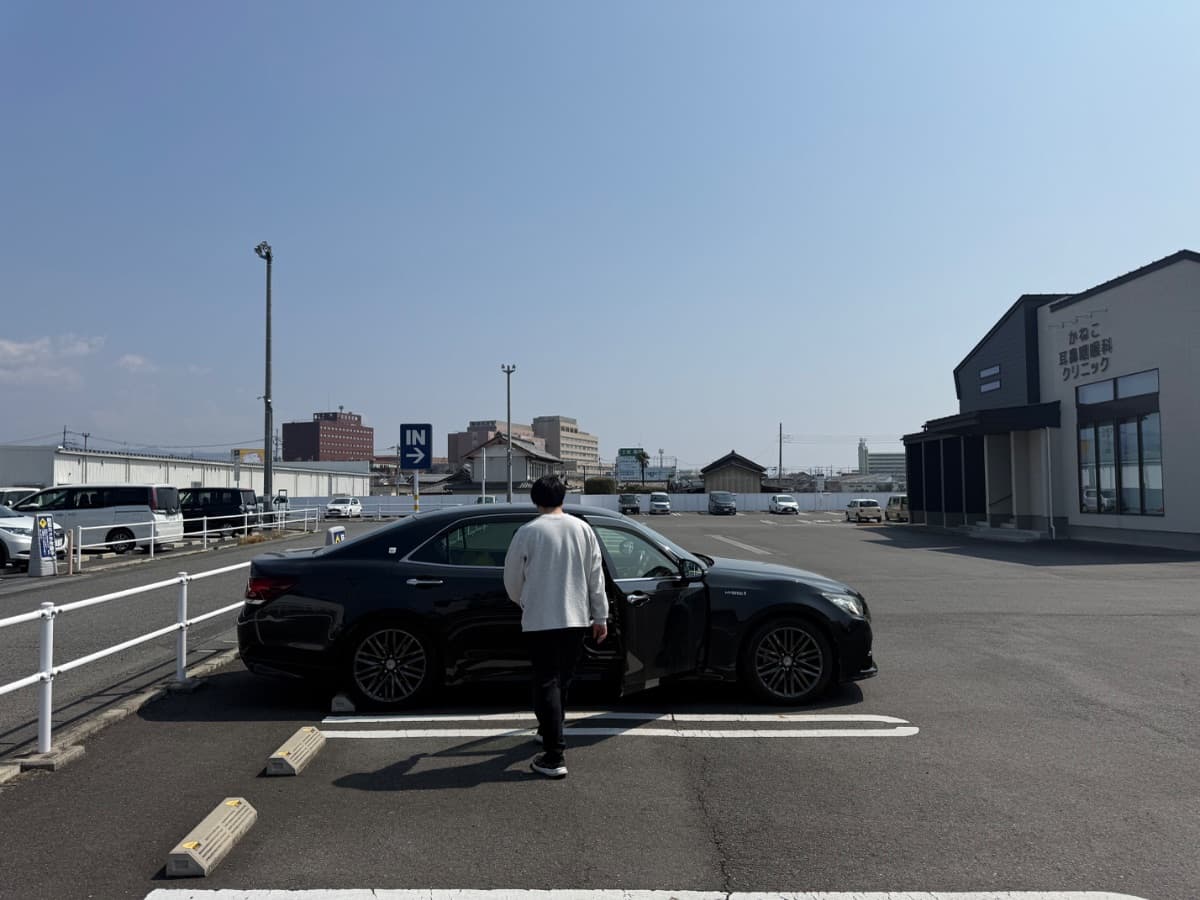 群馬県みどり市でのトヨタ クラウンアスリートのバッテリー上がり救援の様子