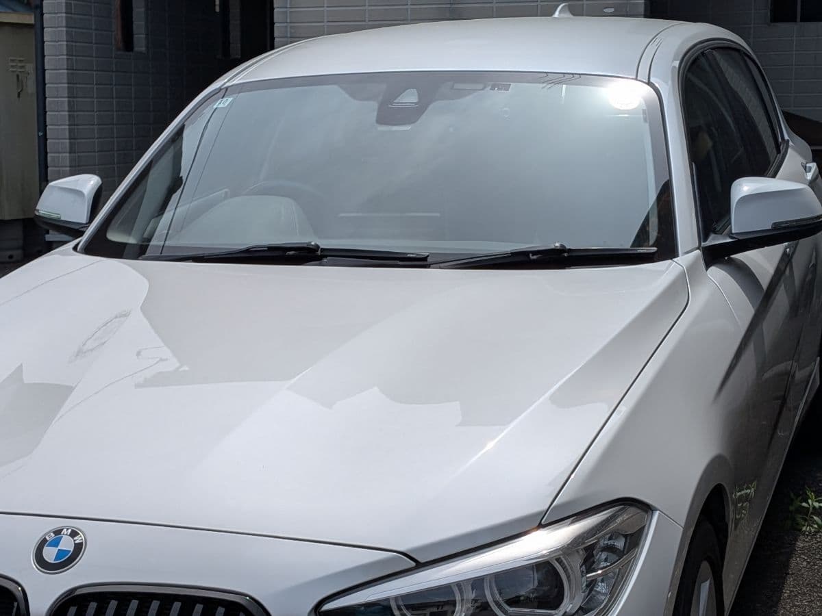 栃木県足利市でのBMW 118 iのバッテリー上がり救援の様子