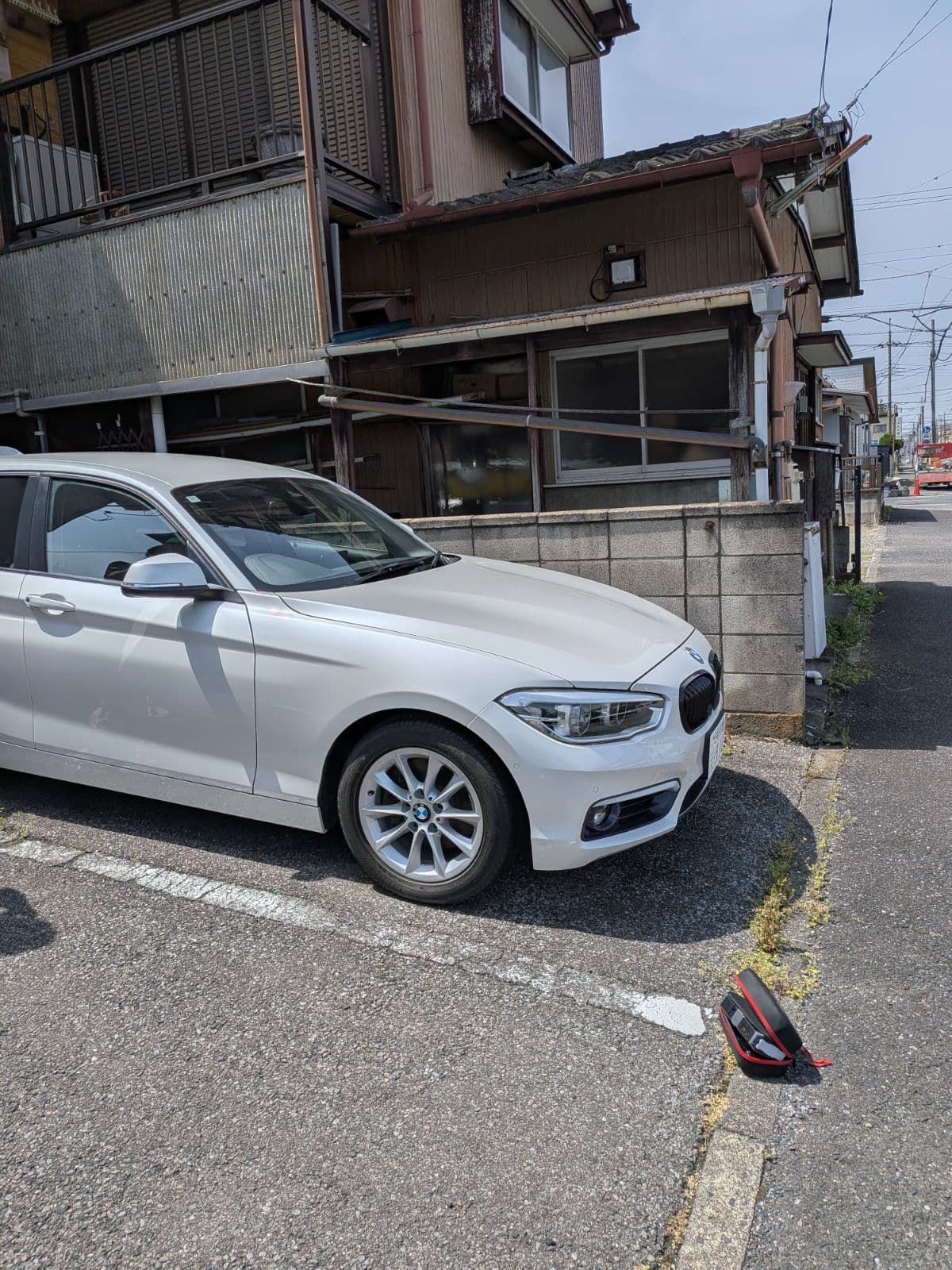 栃木県足利市でのBMW 118 iのバッテリー上がり救援の様子