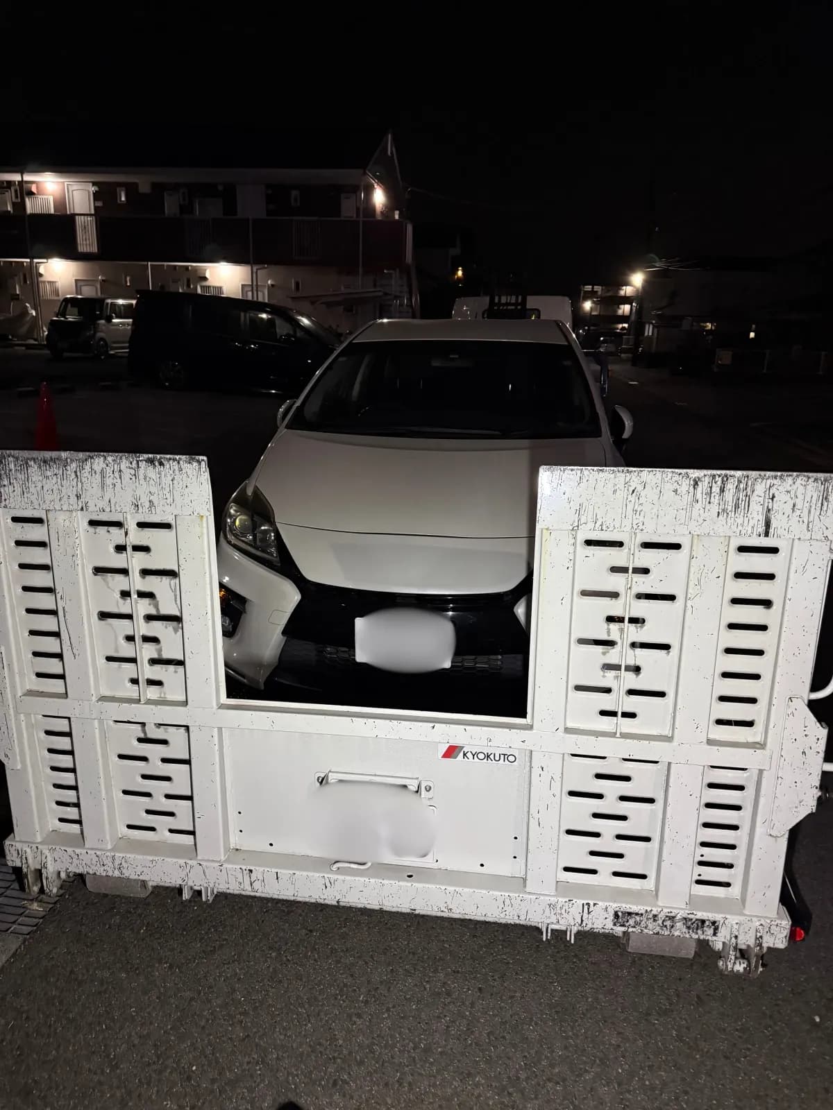 栃木県宇都宮市でのトヨタ プリウスのレッカー搬送救援の様子