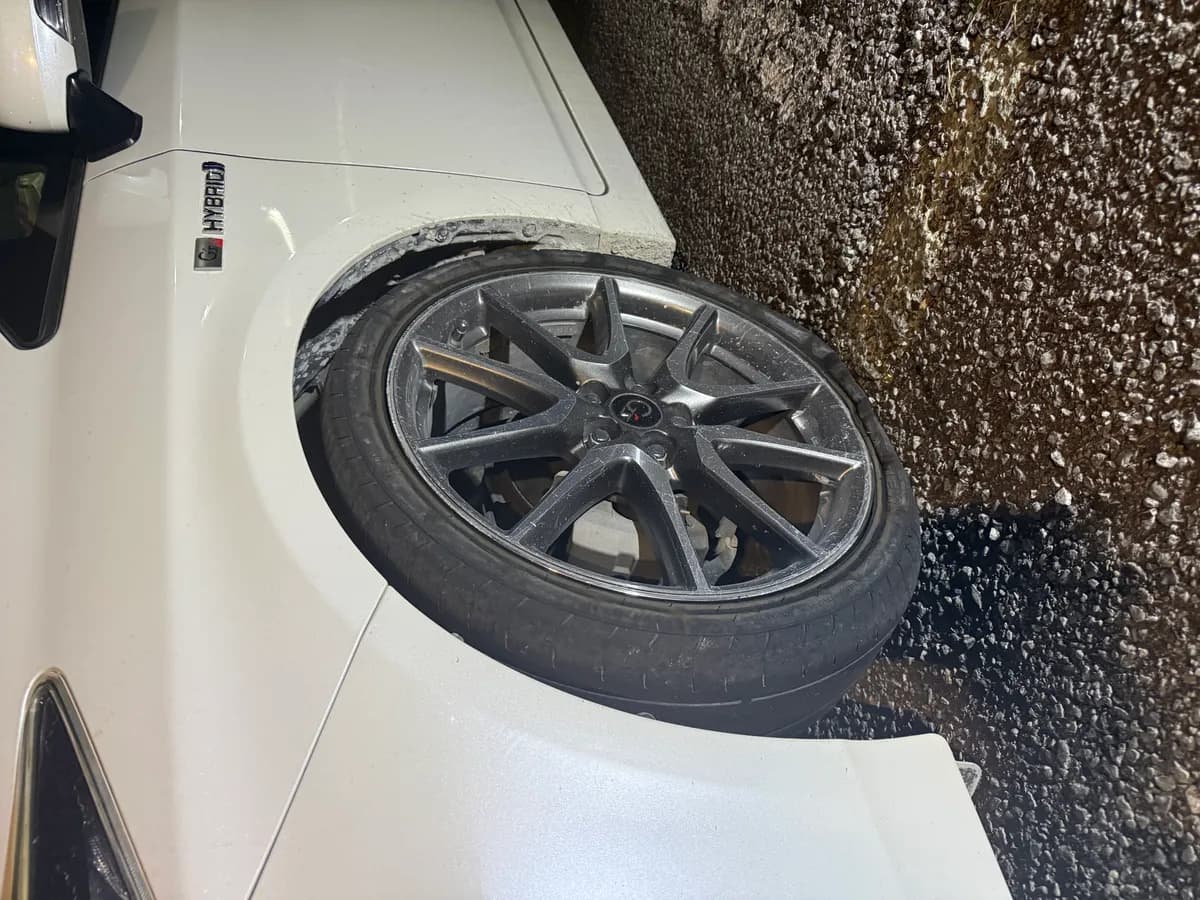 栃木県宇都宮市でのトヨタ プリウスのレッカー搬送救援の様子