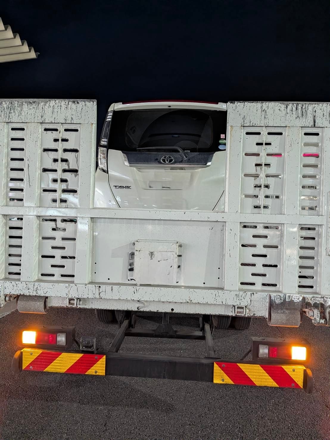 群馬県吉岡町でのトヨタ タンクのバッテリー上がり救援の様子