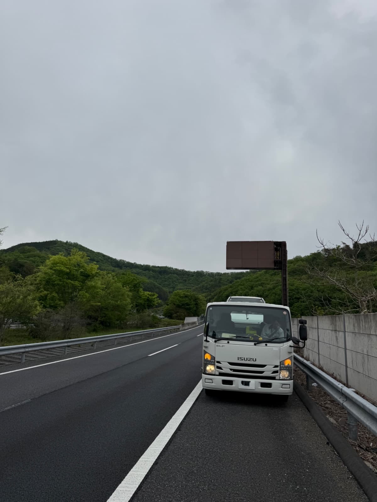 群馬県太田市でのマツダ AZwagonのレッカー搬送救援の様子