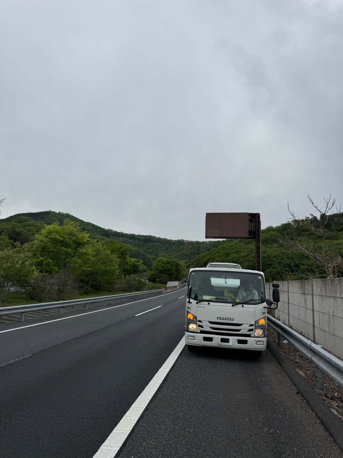 群馬県太田市でのマツダ AZwagonのレッカー搬送救援の様子