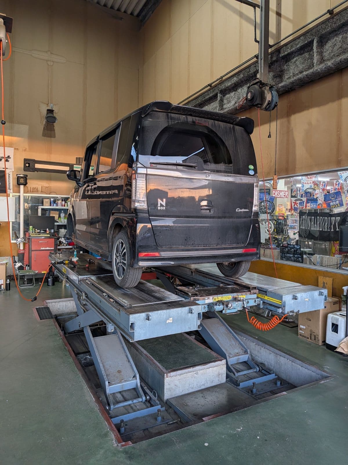 栃木県小山市でのホンダ n-boxのパンク・タイヤトラブル救援の様子