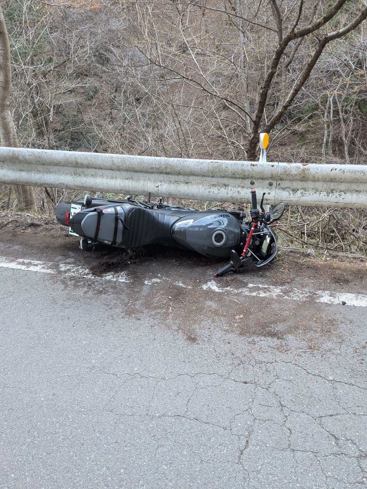 群馬県神流町でのスズキ 660ccの2輪のスリップ事故救援の様子