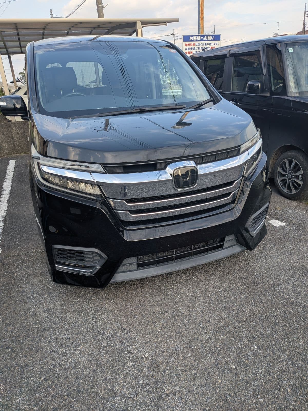 埼玉県本庄市でのホンダ ステップワゴンのバッテリー上がり救援の様子