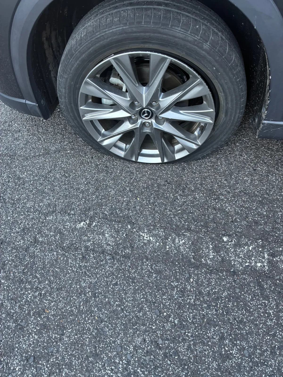 埼玉県川口市でのマツダ CX-8のパンク・タイヤトラブル救援の様子