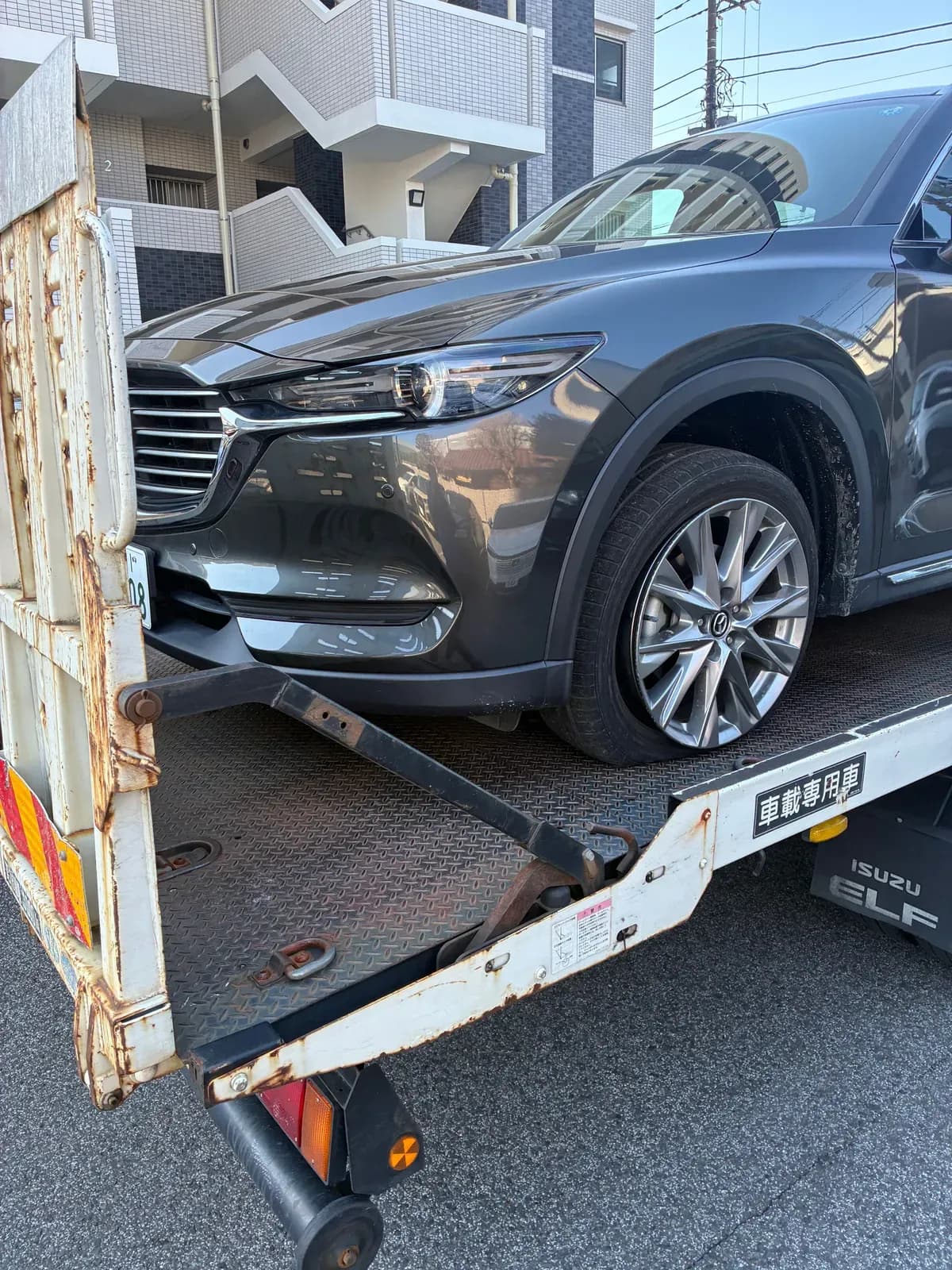 埼玉県川口市でのマツダ CX-8のパンク・タイヤトラブル救援の様子