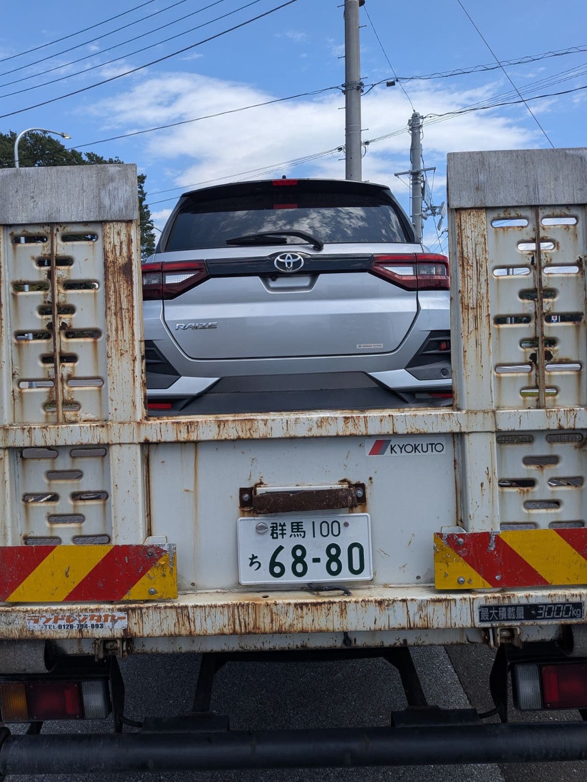 栃木県真岡市でのトヨタ ライズのレッカー搬送救援の様子