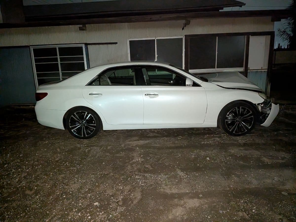 群馬県高崎市でのトヨタ マーク Xのレッカー搬送救援の様子