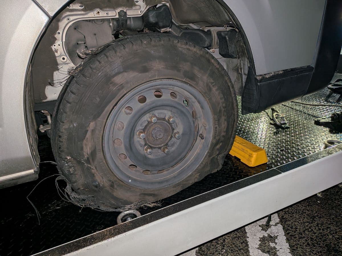 群馬県高崎市でのトヨタ ハイエースのパンク・タイヤトラブル救援の様子