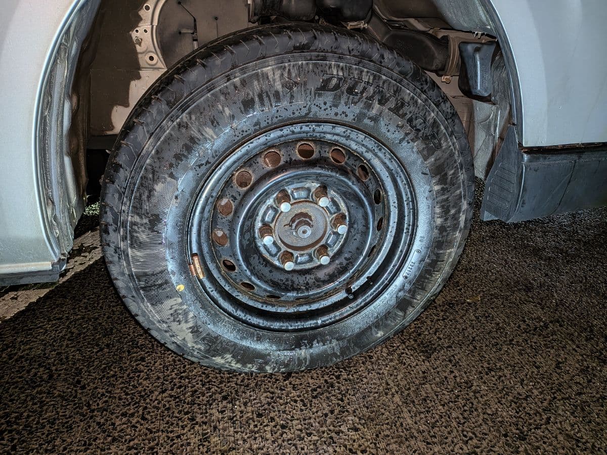 群馬県高崎市でのトヨタ ハイエースのパンク・タイヤトラブル救援の様子