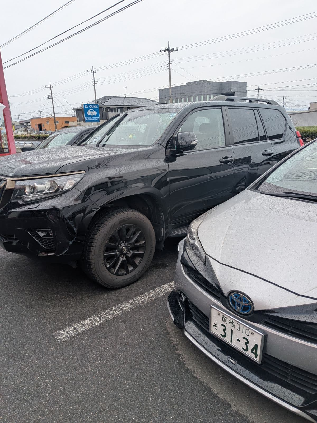 群馬県伊勢崎市でのトヨタ ランドクルーザープラドのレッカー搬送救援の様子