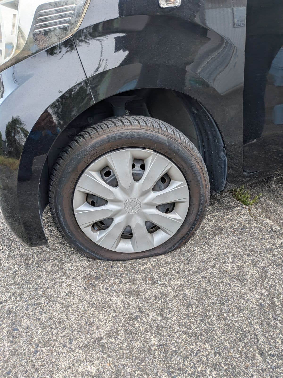 栃木県さくら市でのホンダ n-boxのパンク・タイヤトラブル救援の様子