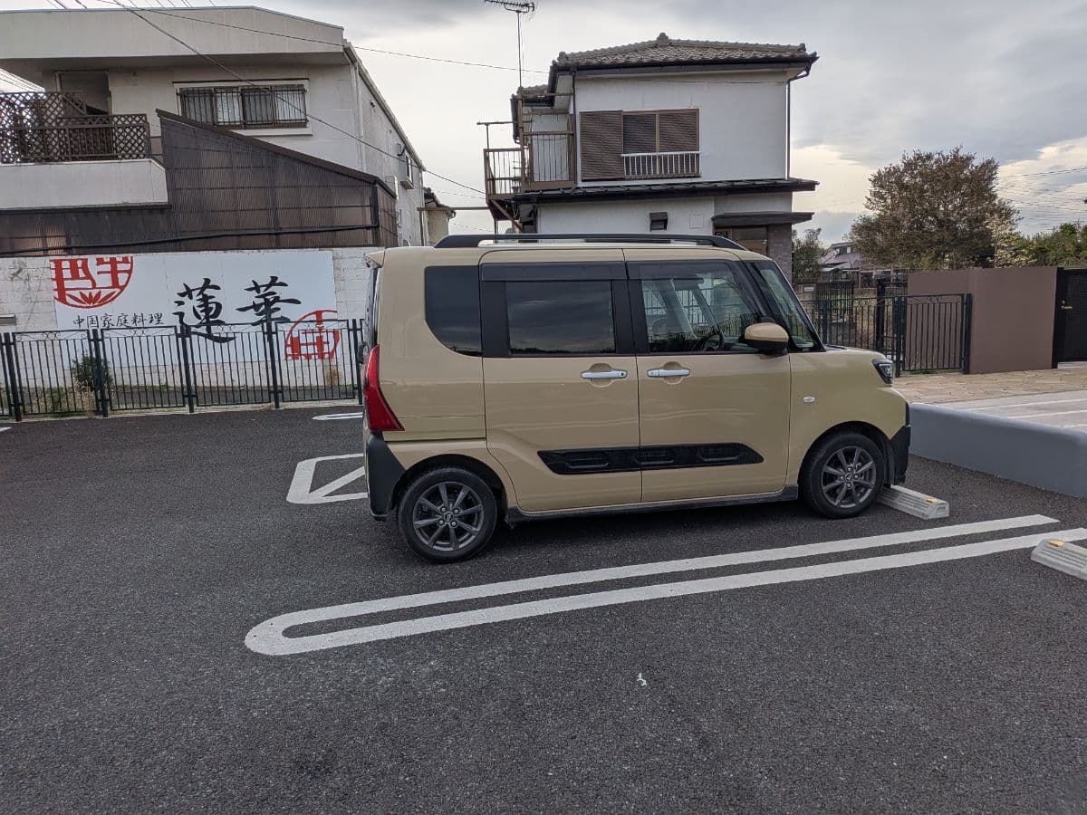 埼玉県狭山市でのダイハツ タントの縁石乗り上げ救援の様子