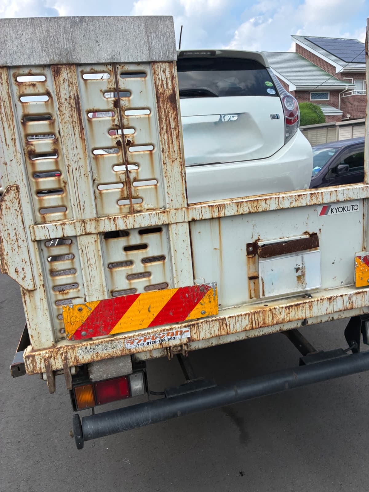 埼玉県本庄市でのトヨタ アクアの車検切れ救援の様子