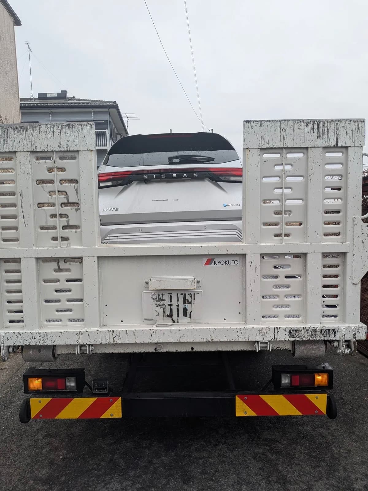 栃木県宇都宮市での日産 ノートのパンク・タイヤトラブル救援の様子